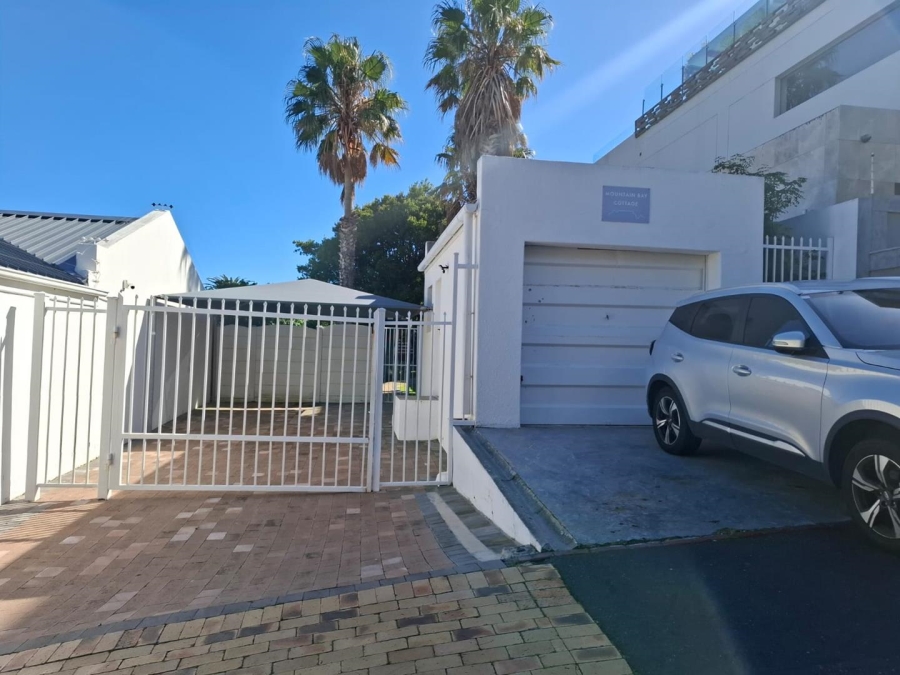 To Let 1 Bedroom Property for Rent in Camps Bay Western Cape